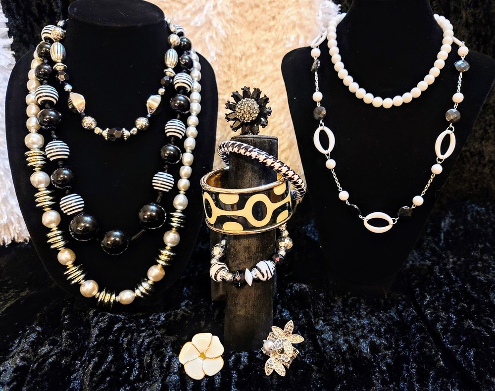 Vintage Mod Black and White Collection